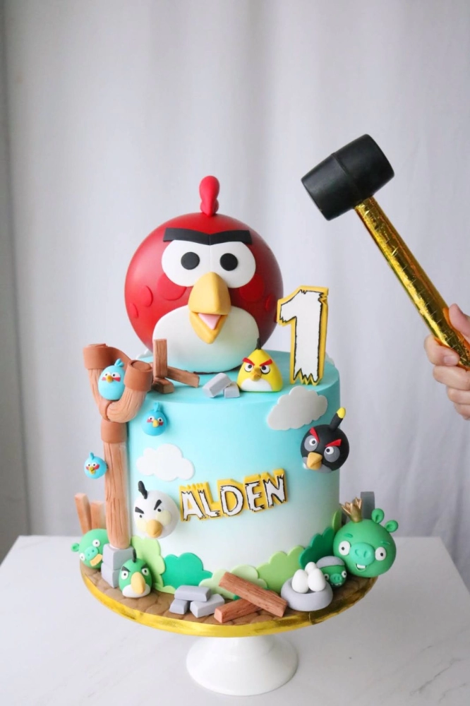 Angry Bird Cake