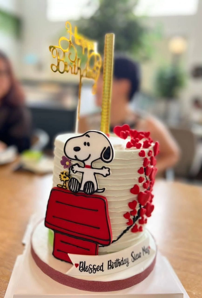 Snoopy In Love Cake