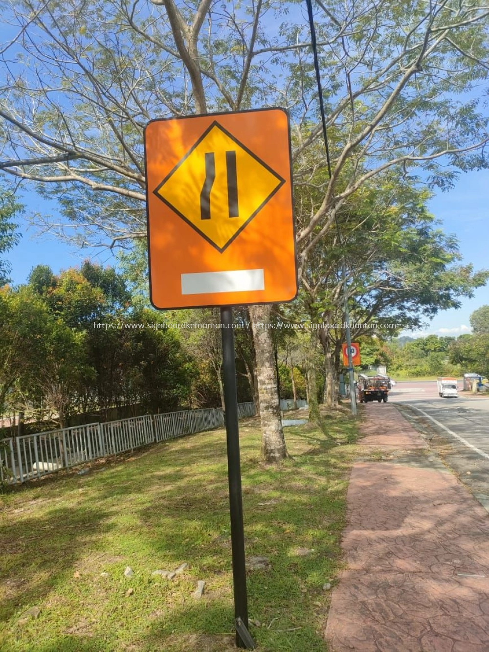 JKR ROAD SIGNAGE HIGHWAY SIGNS AT PAKA DUNGUN TERENGGANU MALAYSIA jkr-road-signage-highway-signs-at-paka-dungun-terengganu-malaysia
