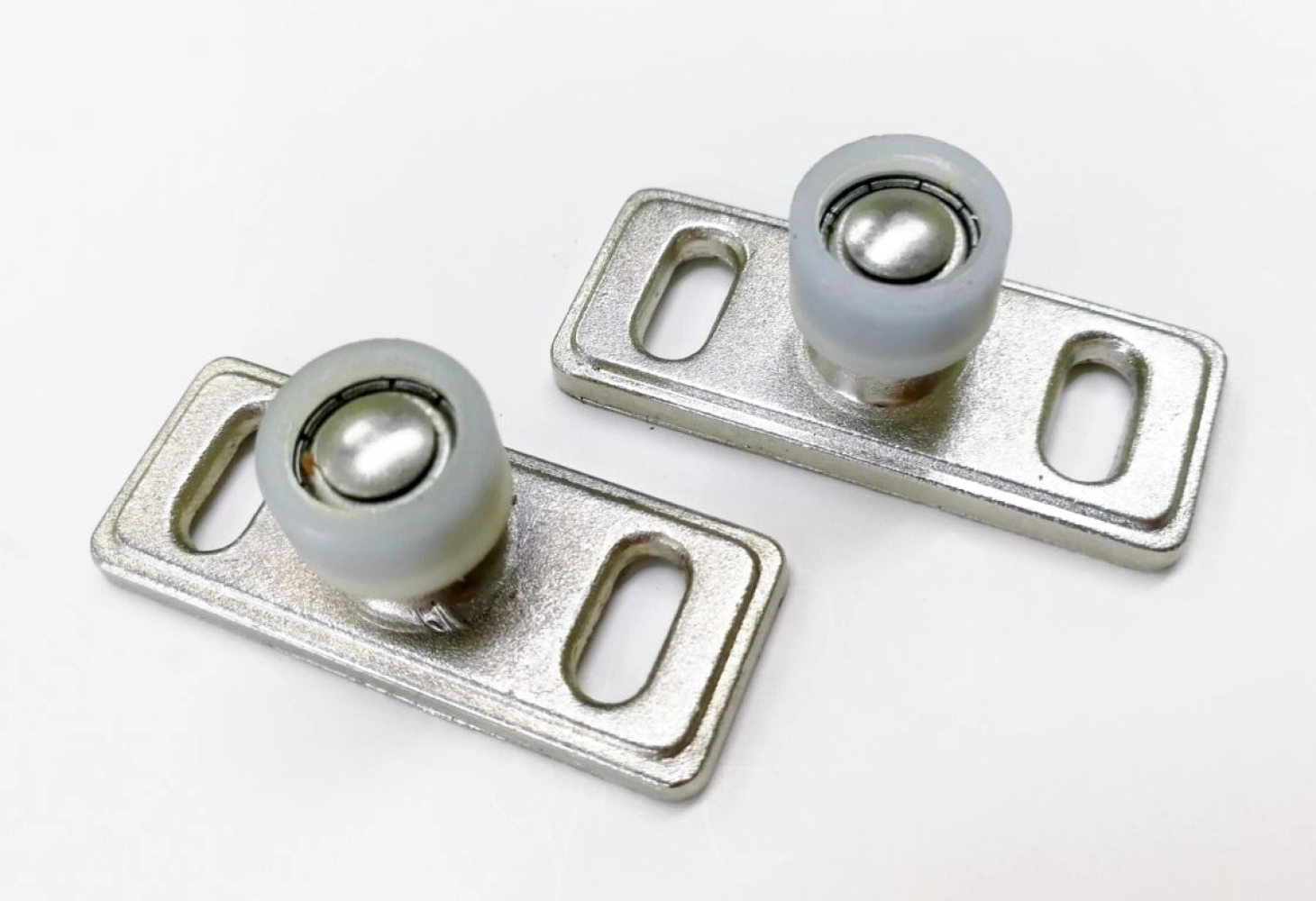 Lower Guide With 12mm Bearing AVIO Furniture Locks & Catchers Side Lock ...