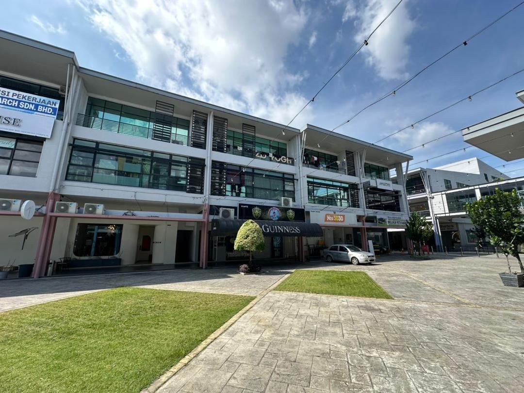 [FOR SALE] Nice Design 3 Storey Shoplot @ The Lakefront Southkey, Johor Bahru