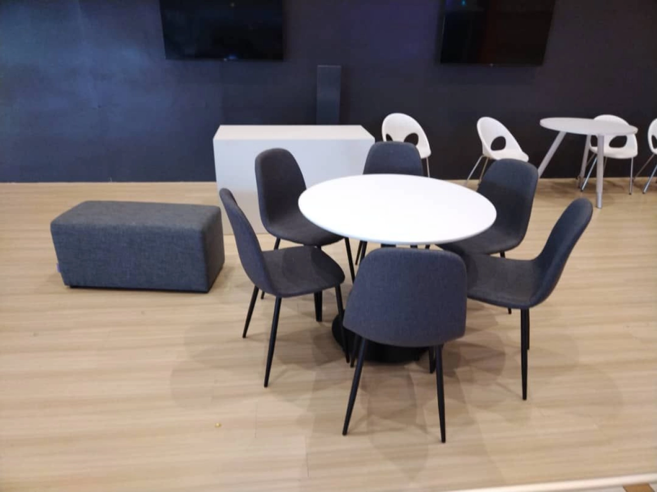 Round Dining Table | Modern Cafe Furniture Set | Set Meja Kerusi Sesuai Untuk Kafe Restoran | Kedai Menjual Kerusi Meja Kafe Restoran Terbaik Malaysia | Penang | Perak | KL | Johor | Selangor