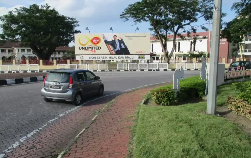 Di Hadapan Bulatan Sultan Abdullah, Jalan CM Yusoff / Jalan Kampar, Ipoh