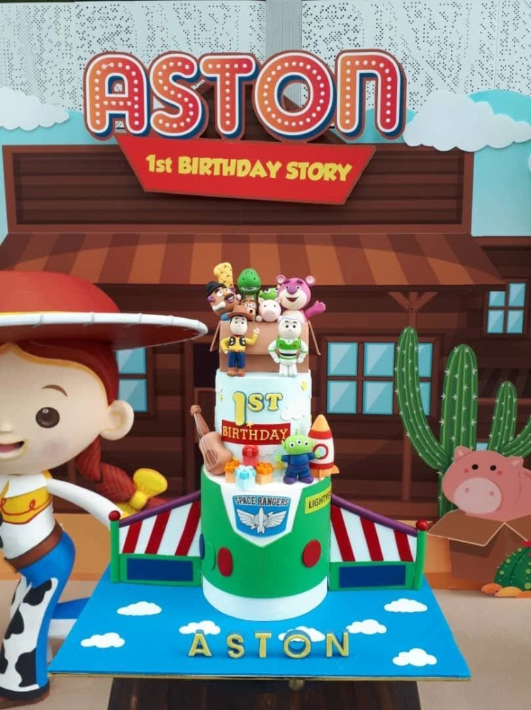 Toy Story Cake