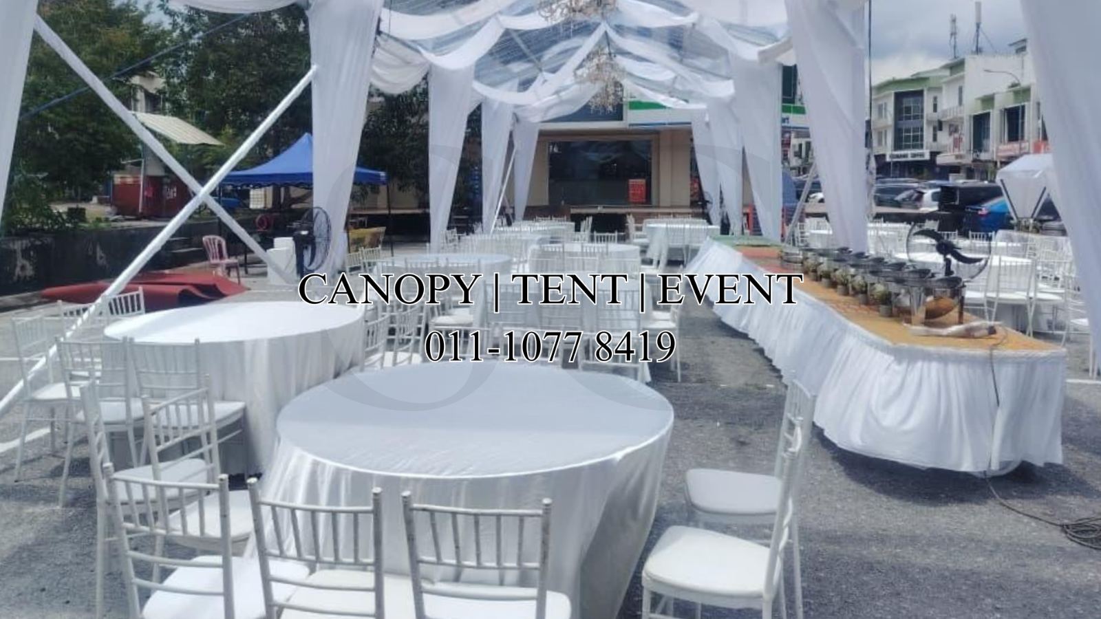 Round Table with Chiavari Chairs Set 
