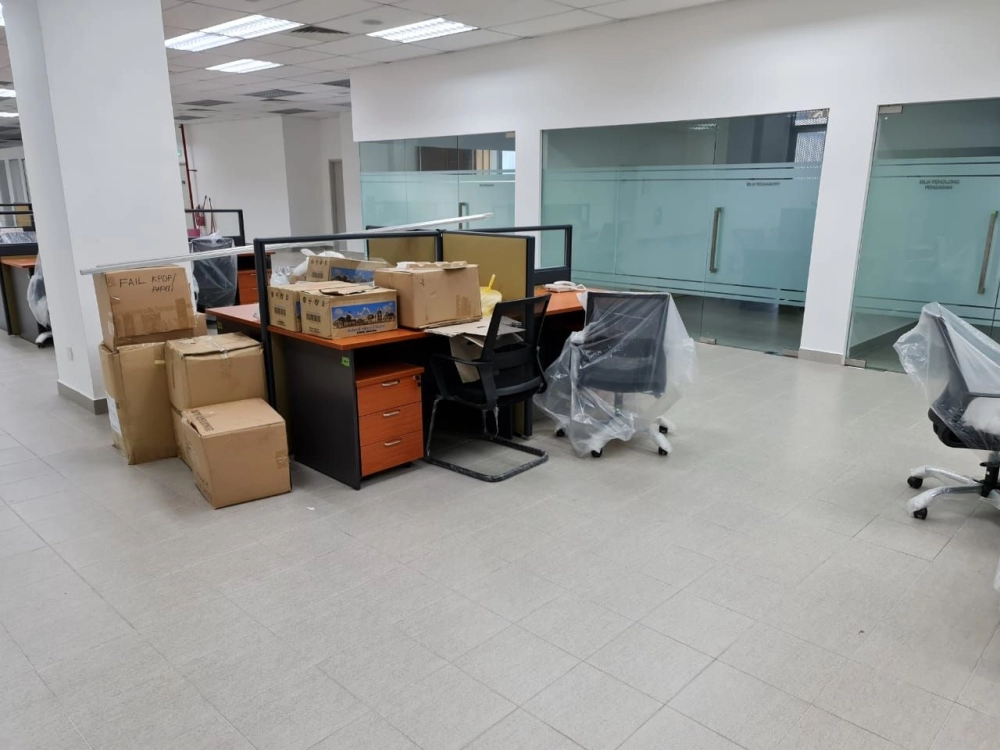 Office Workstation Table Set With Partition Board | Medium Back Office Chair | Office Table Penang | Office Chair Penang | Office Furniture Supplier | Kl | Pahang | Perak | Kedah | Johor