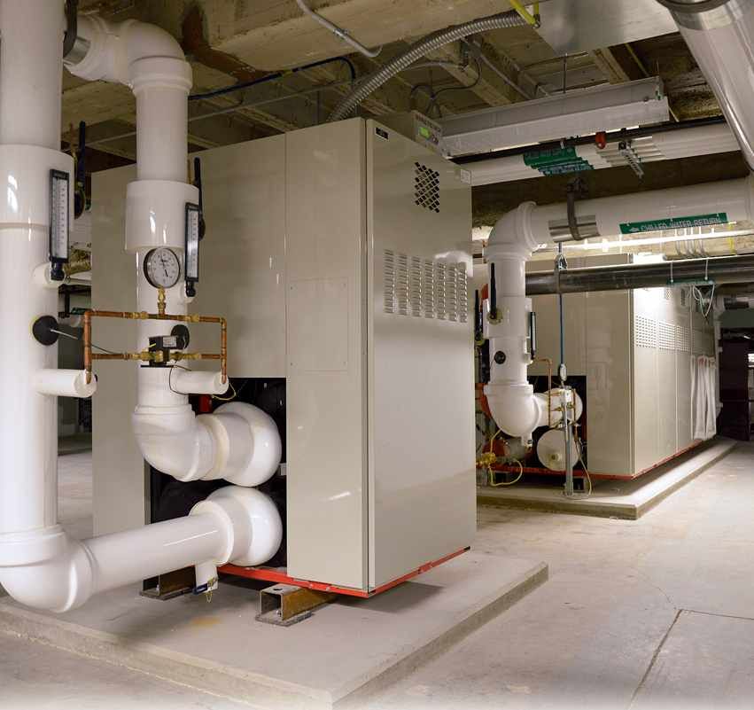 Ready-to-operate water chiller installation