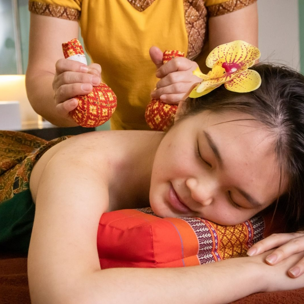 Pusat Kesihatan Totalpro | Herbal Ball Body Massage
