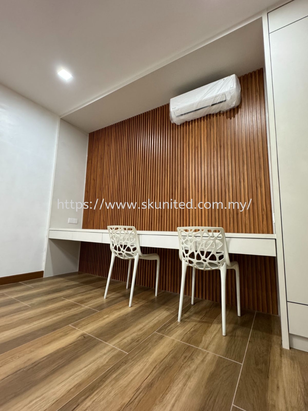 PVC LAMINATED STUDY TABLE CW FLUTED WALL PANEL | ROOM 4 AT BUKIT RAJA | BUKIT JALIL | SERI KEMBANGAN