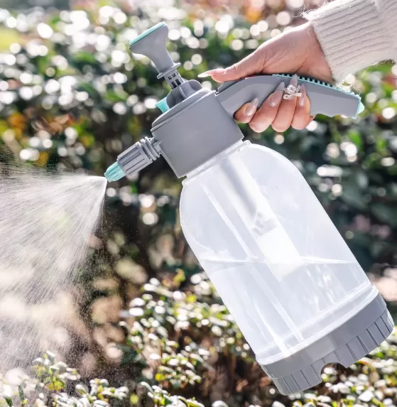 Watering kettle for watering flowers. Household air pressure kettle for cleaning. Special pressure watering kettle for spraying flowers. High-pressure foam bottle.