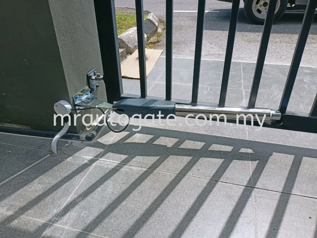 E8 E3300 Swing and Folding Auto Gate