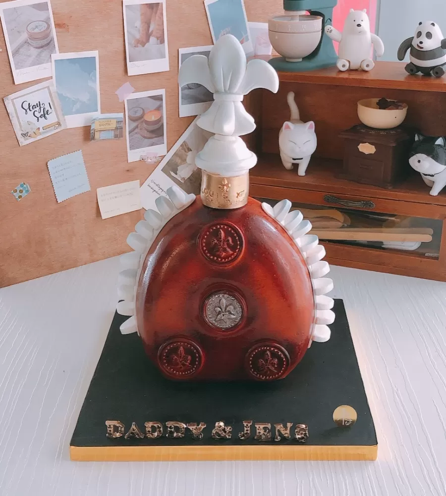 Louis XIII Whiskey Cake