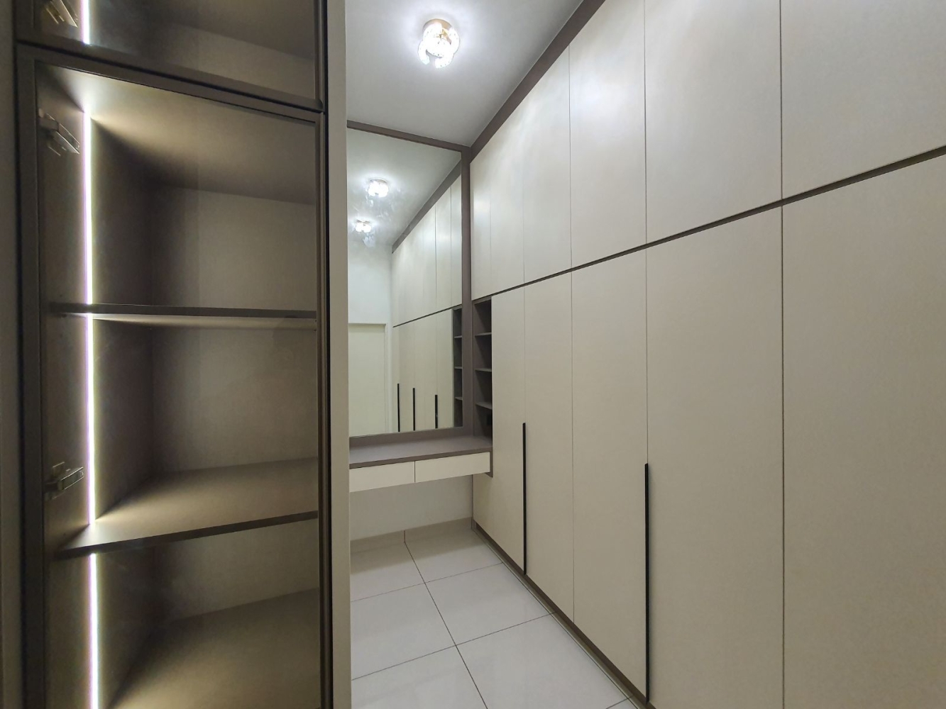 Open & Walk In Wardrobe