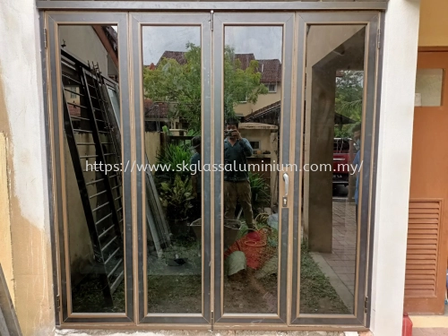 Folding Door at Putra Height