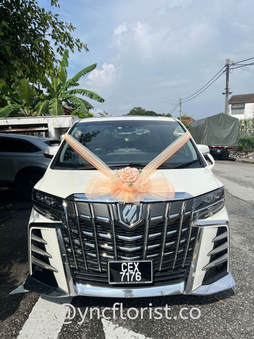 Artificial Flower with Dual Color Ribbon Wedding Car Deco (Champagne Theme)
