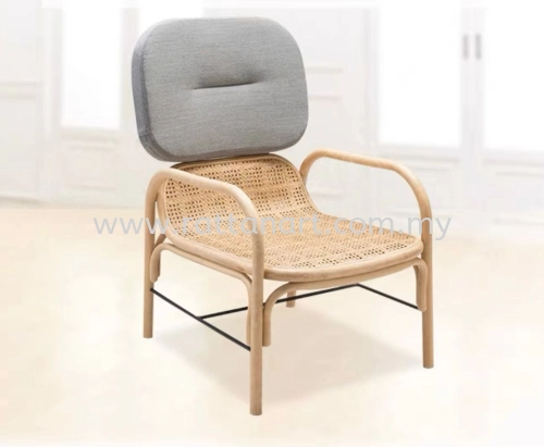 WOODEN LOUNGE CHAIR WITH RATTAN NETTING SITTING