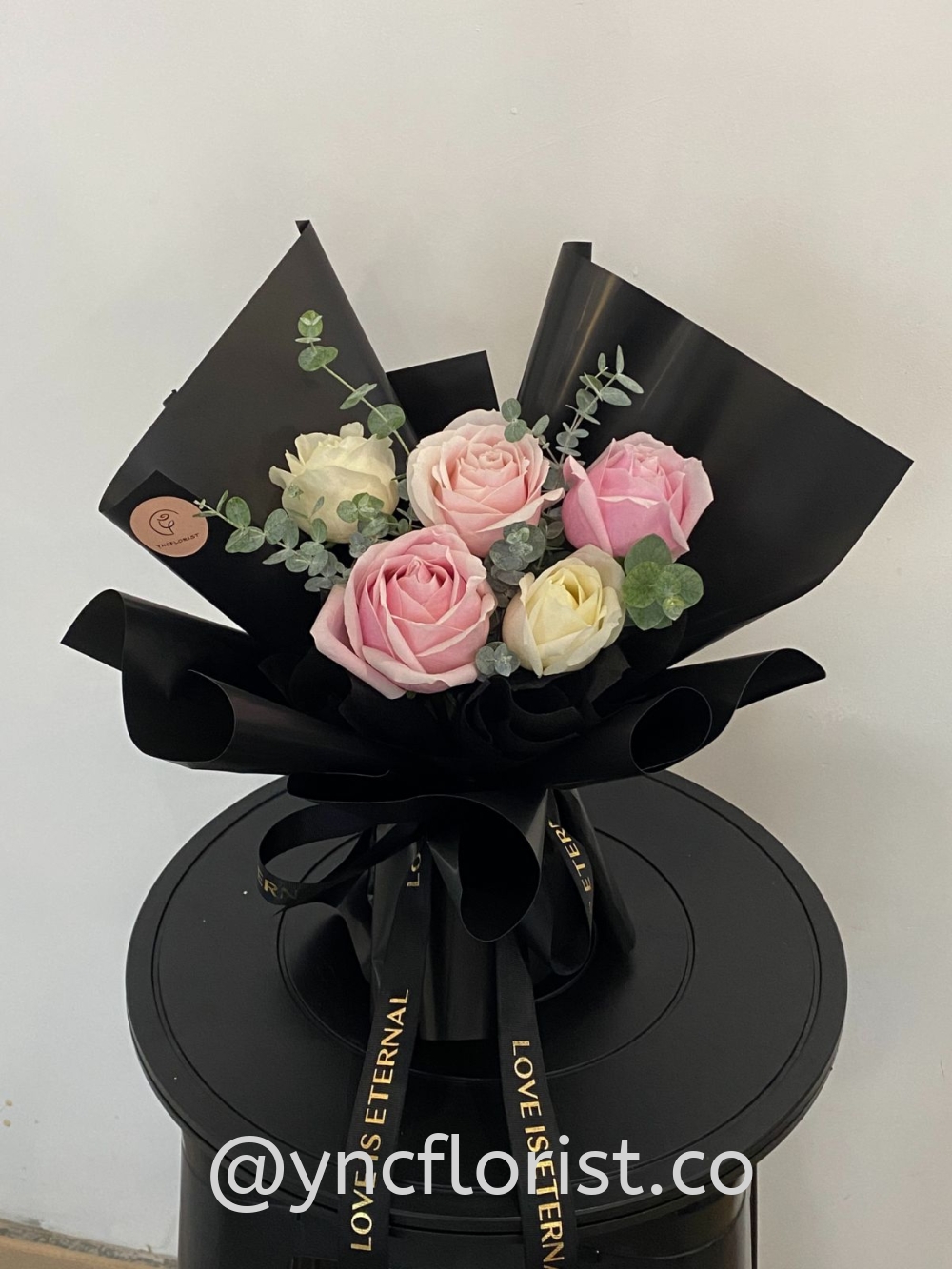 Fresh Pink Roses with White Rose and leaf