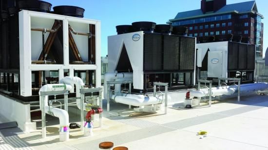 Free cooling chiller system design