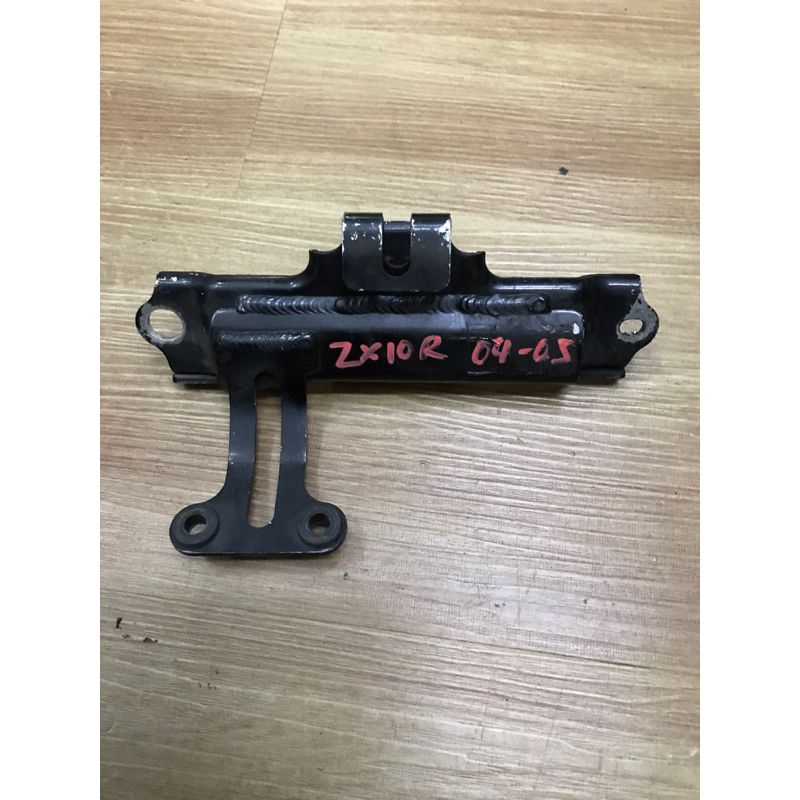 KAWASAKI ZX10R 2004-2005 Bracket rear of tank