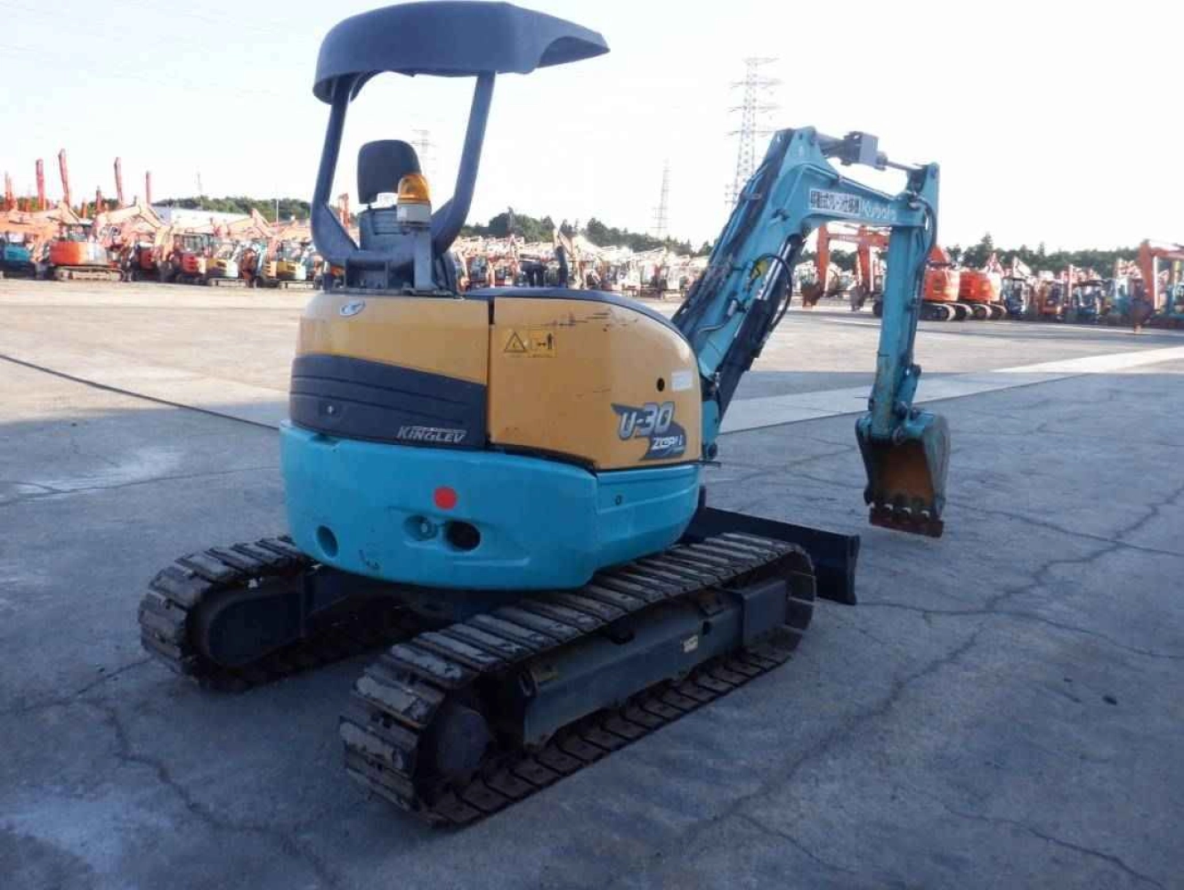 Kubota U-30-5 3 ton Mini Excavator Japan imported | Breaker piping |Steel grouser with rubber pad |  hydraulic excavator | penang | Perak | Selangor | Pahang | Kuala Lumpur | klang | johor | Kelantan | terrengganu | sabah | sarawak | Negeri sembilan | kedah | perlis | melaka | 1ton | cabin | breaker