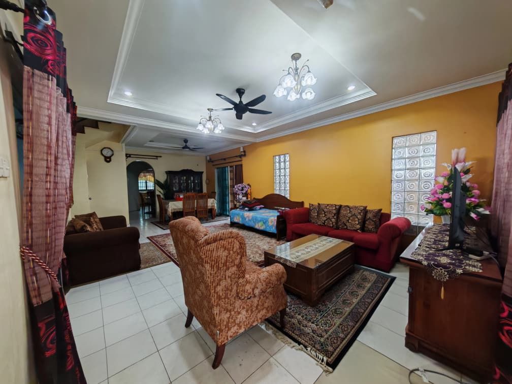 Rare Corner Terrace House with Large Land in Mature Gated Township