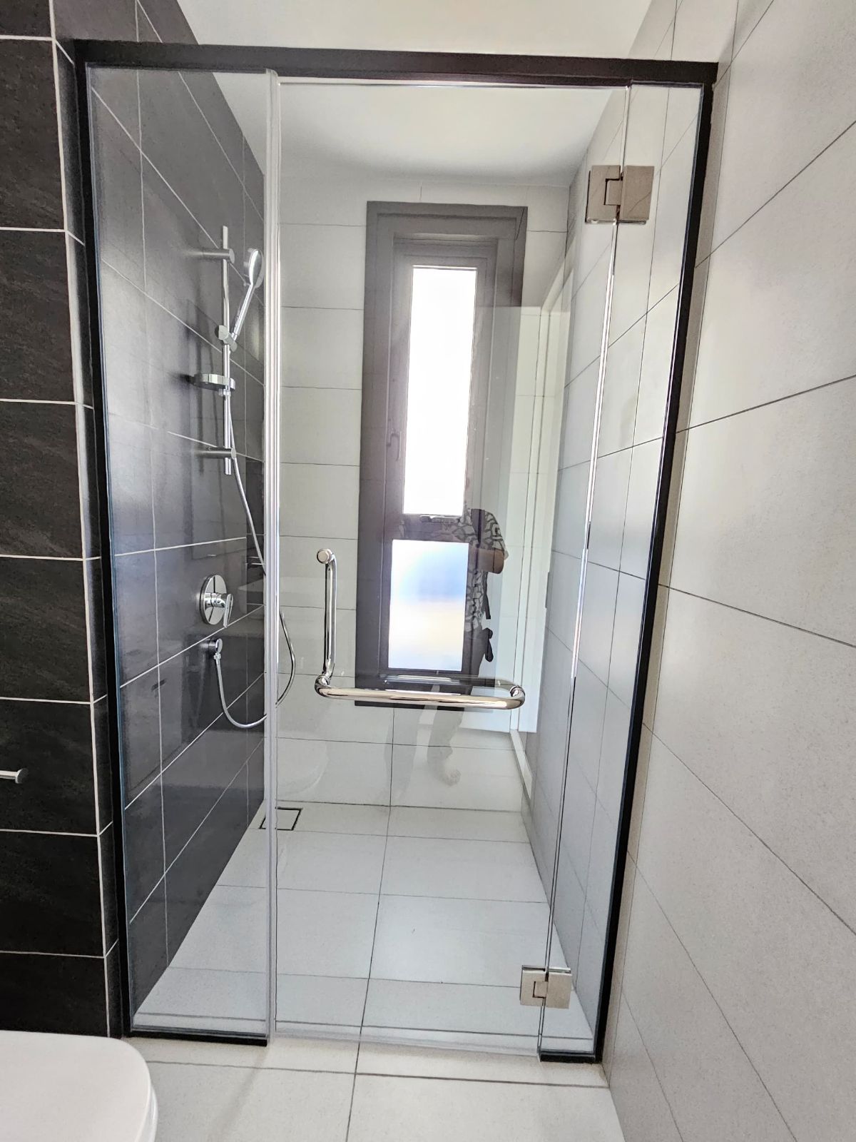 HPG - Shower Screen