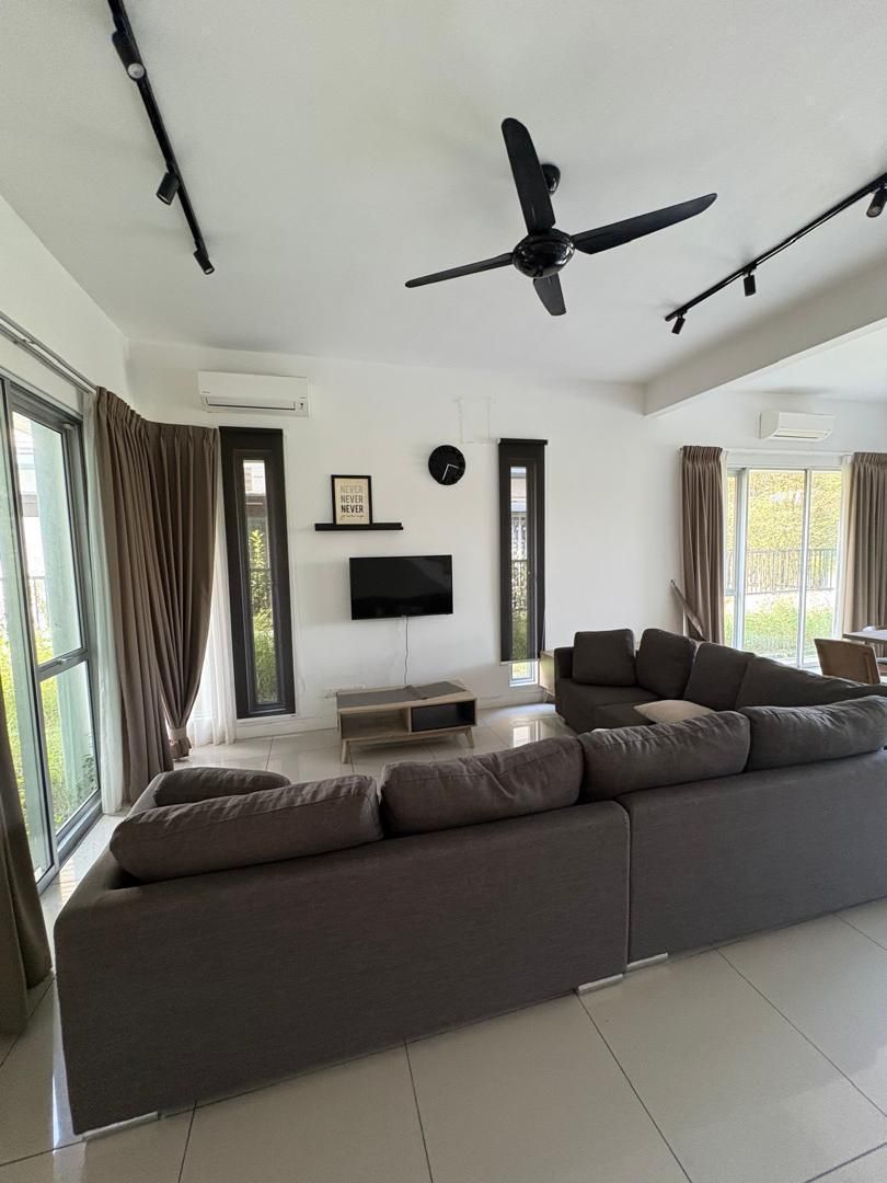 Spacious Freehold Semi-D Facing Lake in Prime Iskandar Puteri Location