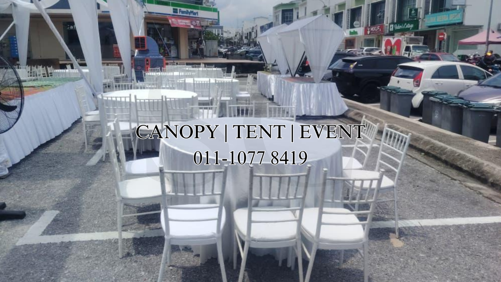 Round Table with Chiavari Chairs Set 