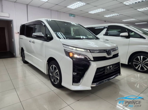 Toyota Voxy ZS 2019 5 Seater Picnic Spec 