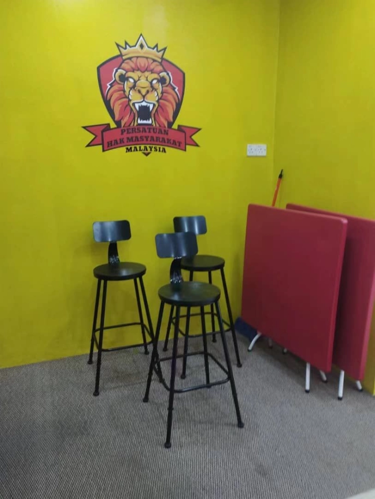 Bar Table ,Bar Chair ,Bar Stool Set | Baru Furniture | Solid Wood Bar Top | Cafe Furniture | KL | Cheras | Ampang | Muar | Ipoh | Lunas |Taiping | Nilai | Gombak | Gerik | Pontian