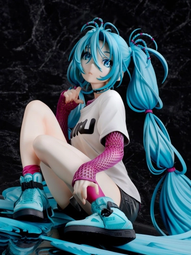 Stronger Hatsune Miku x Mai Yoneyama The Latest Street Style "Cute" 1/4 Complete Figure