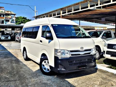 2011 TOYOTA HIACE WINDOW VAN 2.7P  *SUPER LOW MILEAGE *