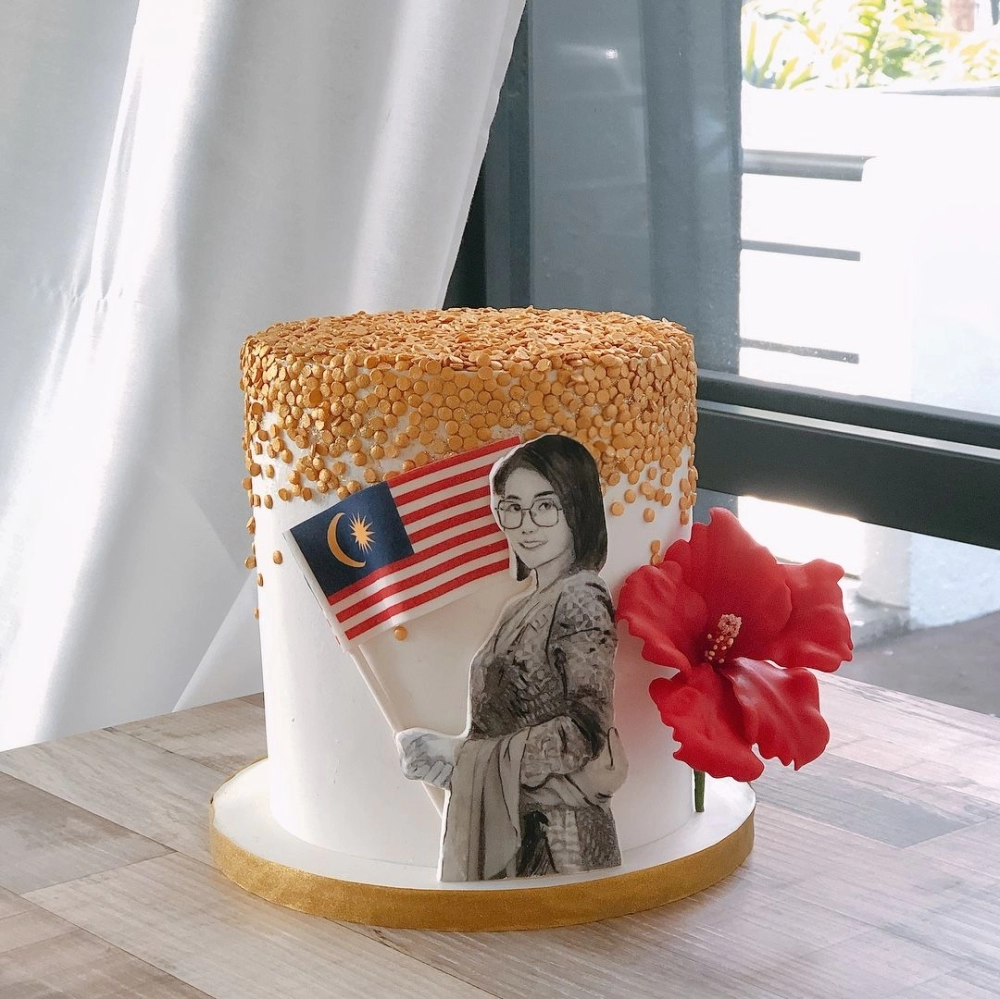 Lady Malaysia Cake