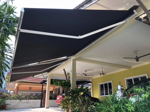 RETRACTABLE AWNING