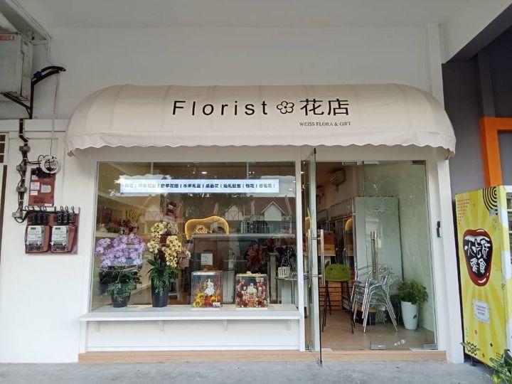 Elegant Fixed Awning – Lasting Comfort & Protection
