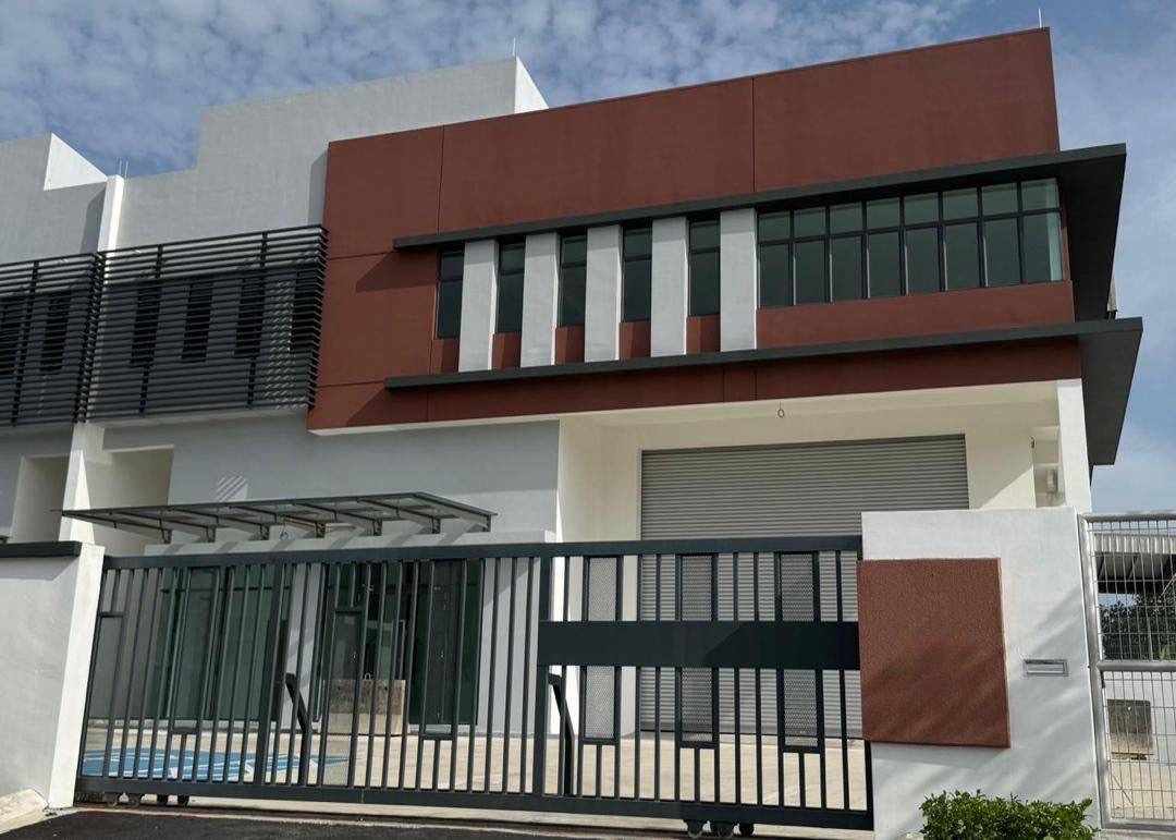Desa Cemerlang @ Ulu Tiram Perindustrian Cemerlang 1.5 storey Semi-D factory For Rent/Sale