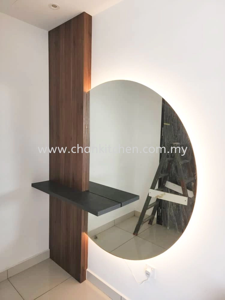 ROUND MIRROR WITH FLUTED PANEL @ ELMINA WEST, SHAH ALAM