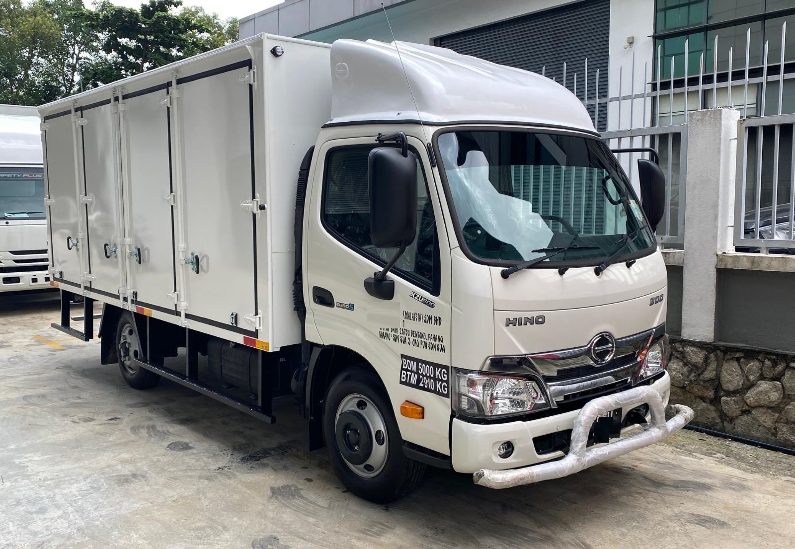 New Hino 300 series 1ton Euro5 XZU600 Manual / Auto - BDM5000kg Aluminum Box (Bonded)