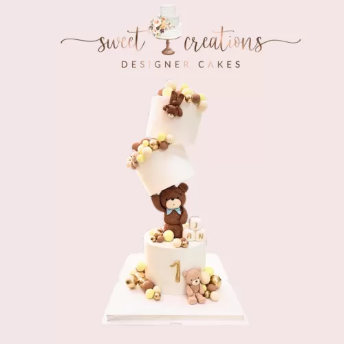 Pre-order | 3 Tier | Lovely Bear with load of cakes | Fondant 