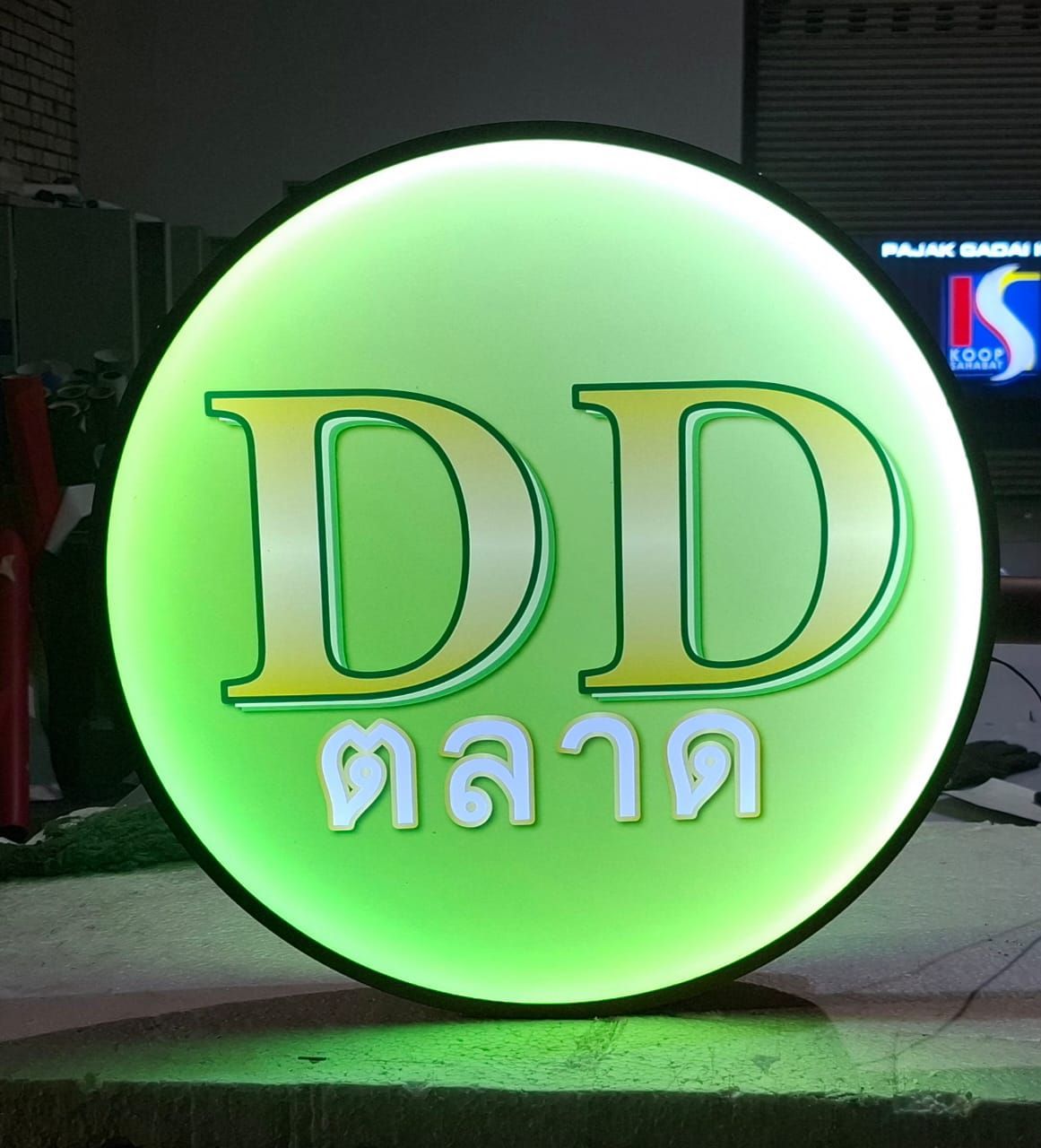 ROUND SHAPE DOUBLE-SIDED LIGHTBOX SIGNAGE MAKER IN TANGKAK, SALENG & JB