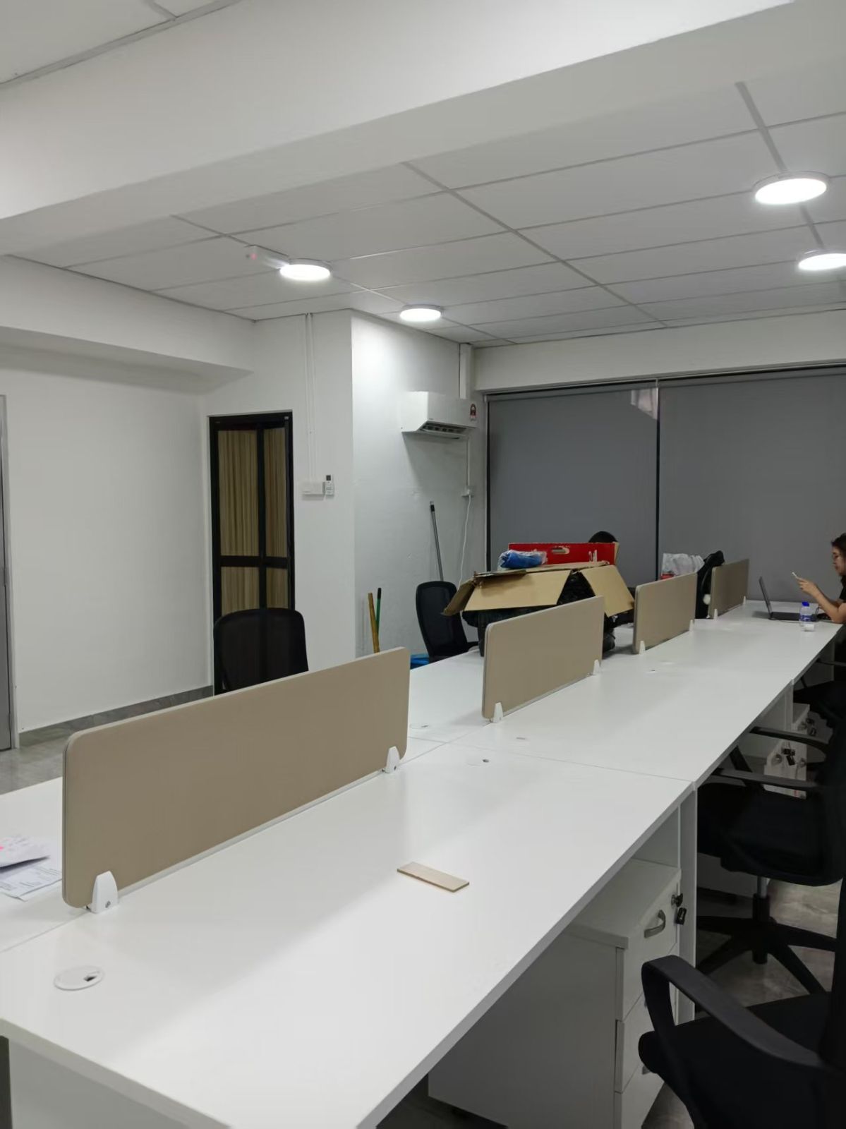 Office Workstation Malaysia | Open Office Desk Cluster & Shared Workspace Table | White Office Table | Office Workstation Table | 4 Person Desk | Office Furniture Penang , KL , Puchong, Kulim Hi Tech, Bayan Lepas, Bayan baru  