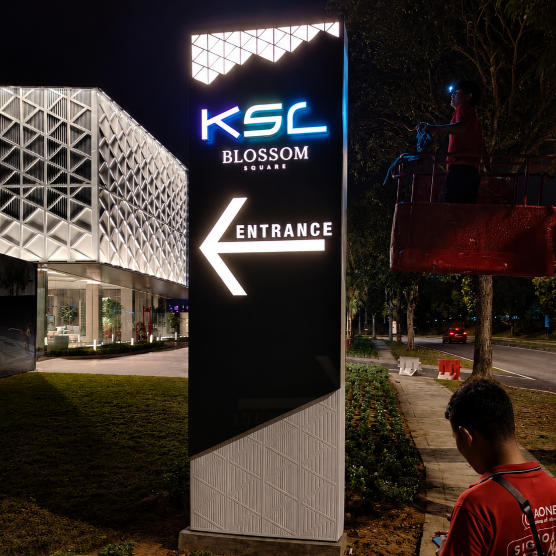 Commercial Outdoor LED Sign Malaysia | 4meter Pylon Signage