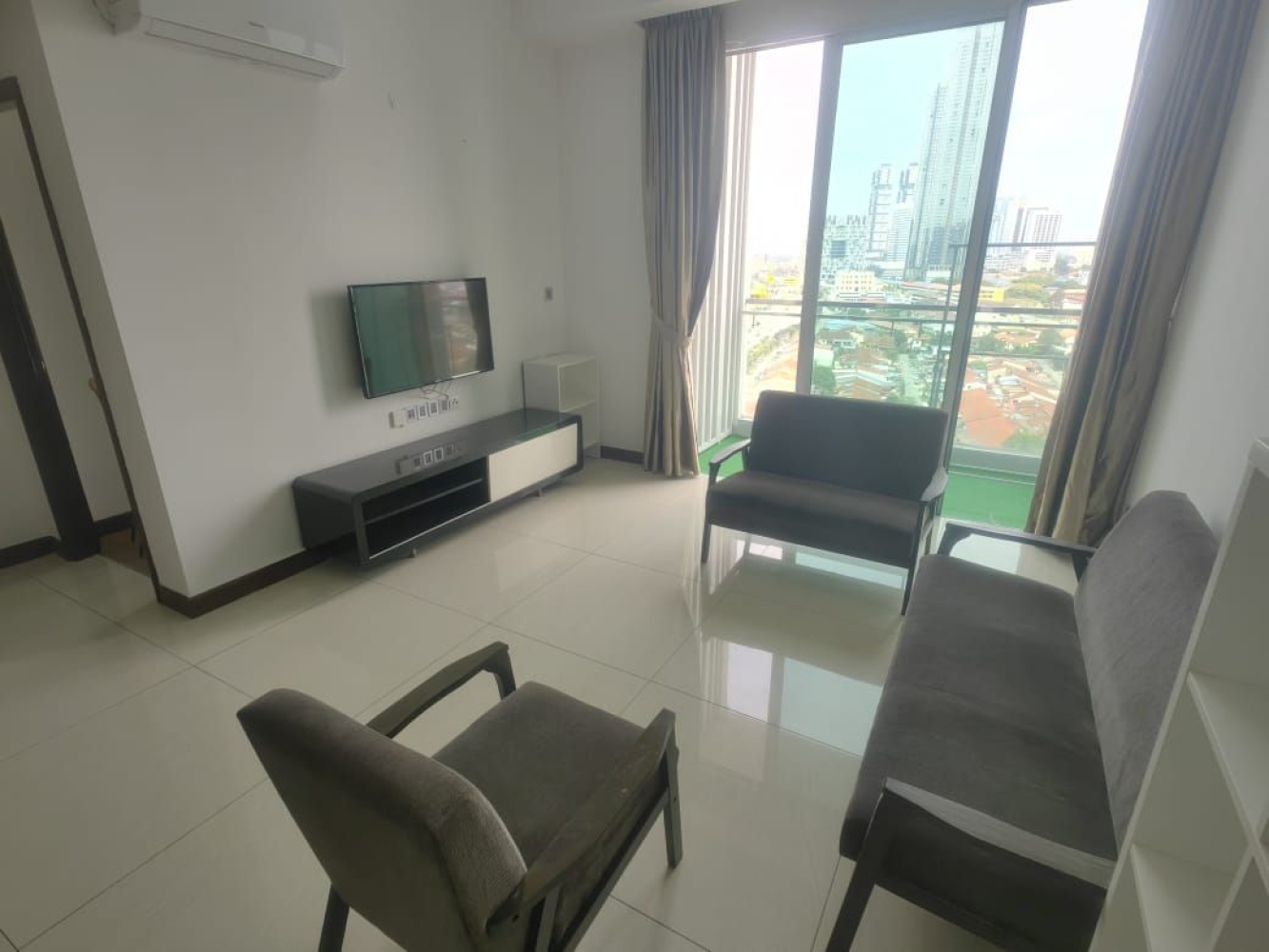 Paragon Suites – Spacious Family Condo for Sale, JB Town CIQ