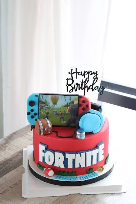 Nintendo Switch Fortnite Cake