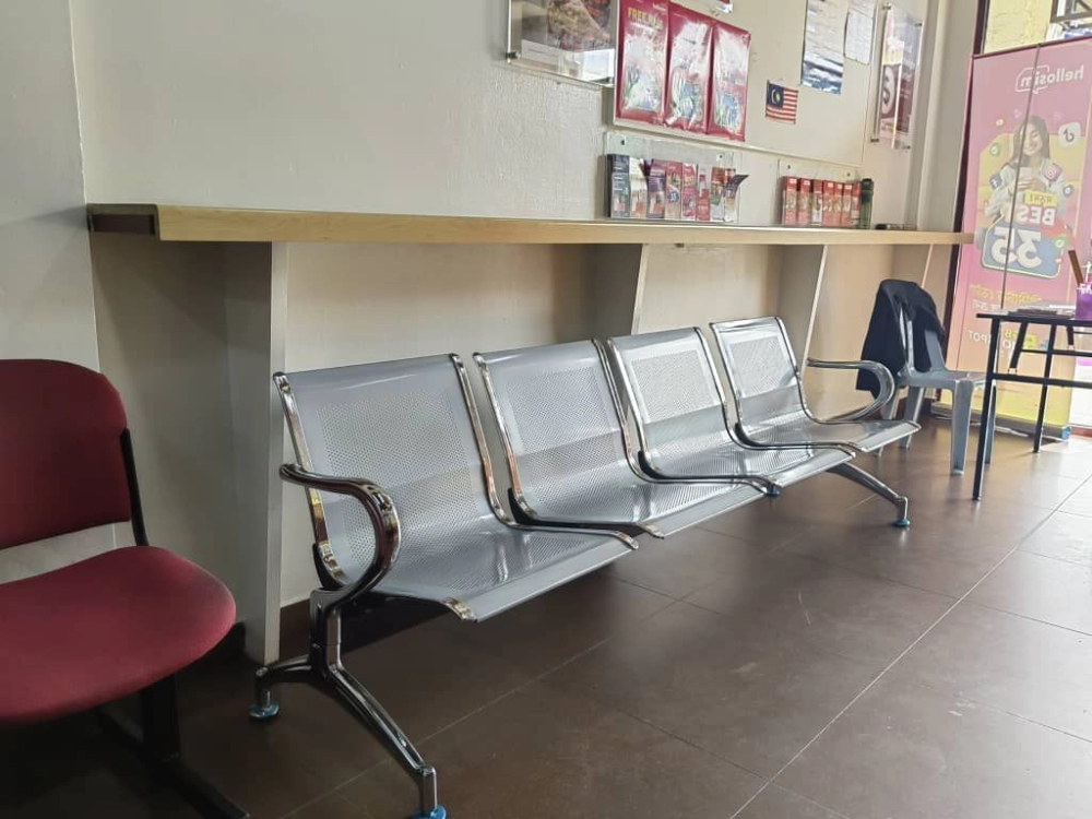 Steel Link Chair 4 Seater | Waiting Link Chair | Kerusi Berangkai Menunggu Kedai Klinik Hospital | Office Chair Penang | Office Furniture Penang | Pembekal Kerusi Berangkai Besi | Penang | Kulim | CHeras | Ampang | Rawang | KL | Muar