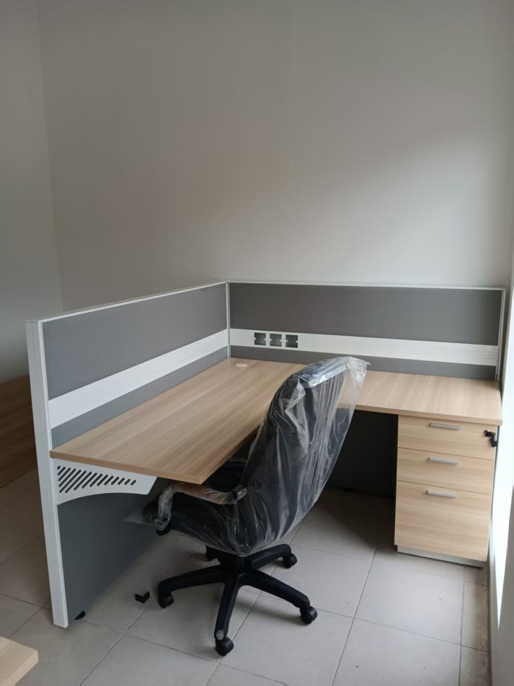 Office Partition Workstation | Staff Office Cubicle Desk | Office Workstation Cluster Desk | 4 Seater Office Cubicle Malaysia | Deliver Penang, Kedah, Georgetown, Batu Kawan, Sungai Petani, Puchong, Kl