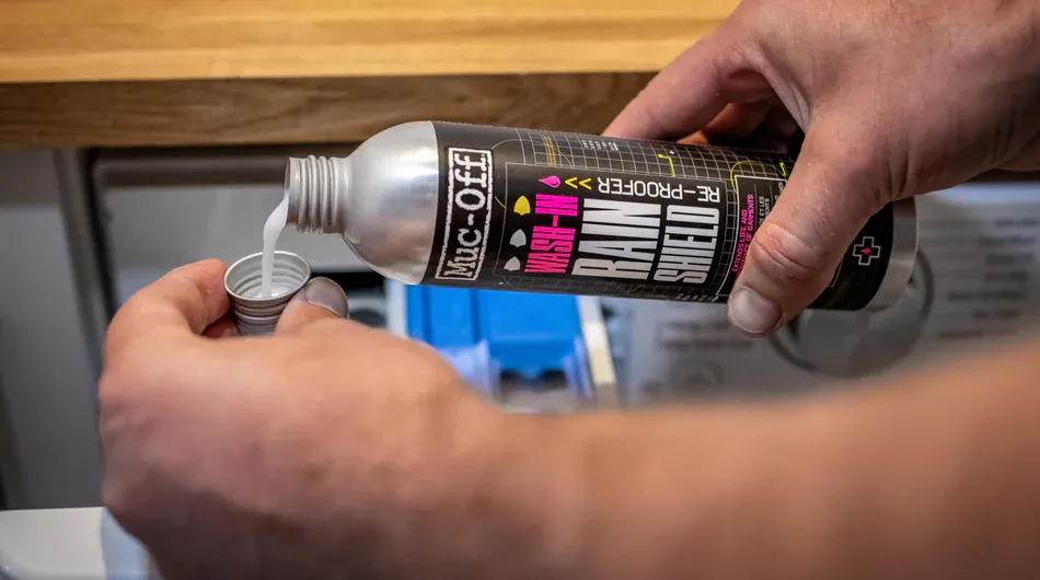 MUC-OFF Wash-In Rain Shield Re-Proofer 300ML