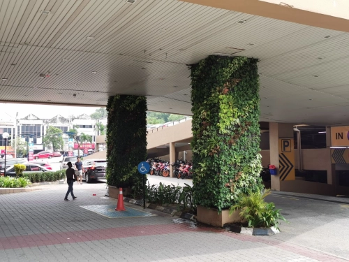 Food District | THL Green Wall