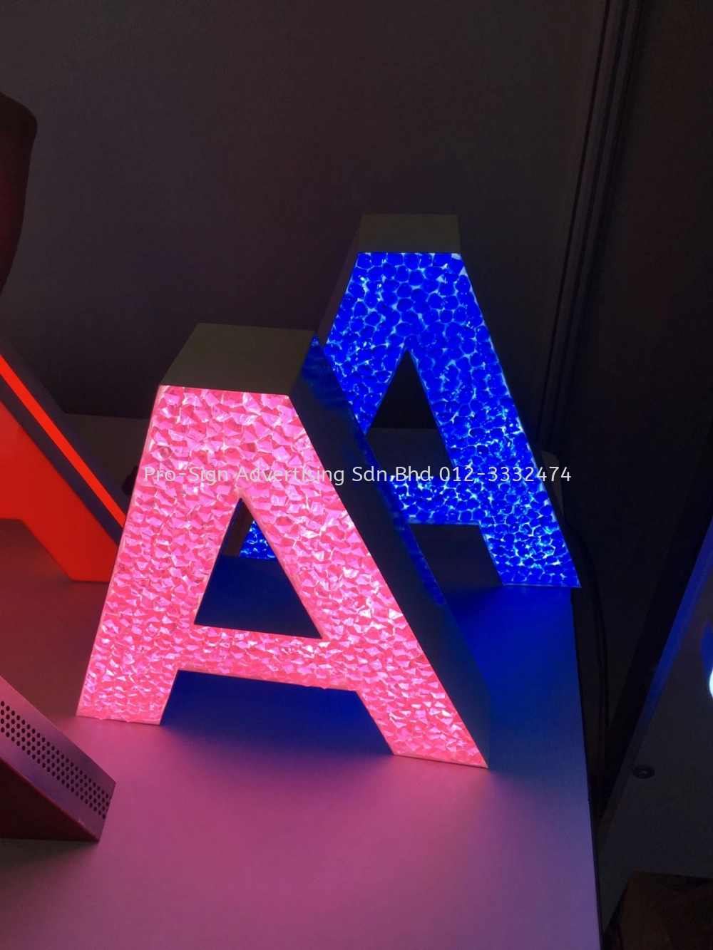 3D RIMLESS FRONT LIT LETTERING