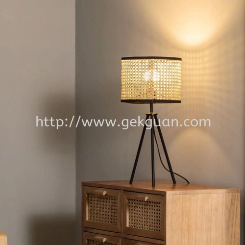 STA 016 - RATTAN TABLE LAMP